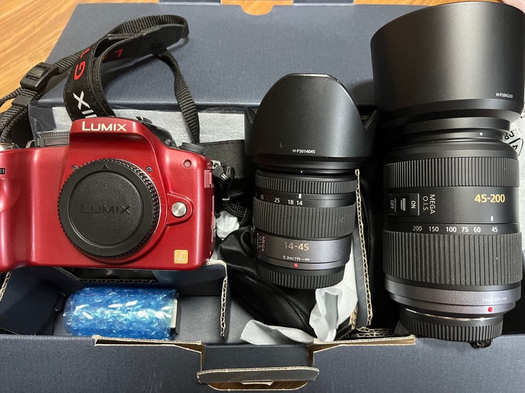 【Panasonic】LUMIX DMC-G1R ダブルズームレンズキットレッド Amazon | パナソニック デジタル一眼カメラ LUMIX (ルミックス) G1 W